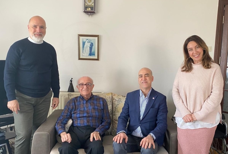 TMMOB Tekstil Mühendisleri Odası İzmir Şubesi olarak, Odamızın kurucu başkanı Sayın Prof. Dr. Güngör BAŞER hocamıza 30 yıl üzeri üyelik plaketini takdim ettik. 